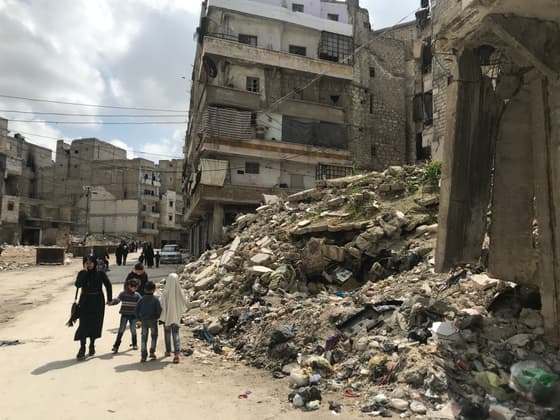 Crisi educativa in Siria: l’inaccessibilità all’istruzione e il “Pulmino della vita” come speranza