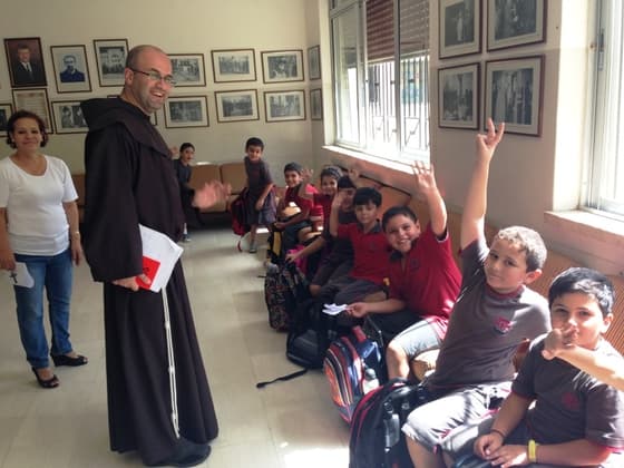 En Jordania, apoyando a los refugiados  cristianos que huyen de las guerras de Siria e Irak