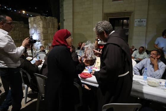 Bethanien. Im Franziskanerkloster ein Iftar der „Gastfreundschaft, Freundschaft und Frelliness“