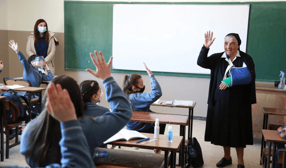 El drama de las escuelas cerradas en la Tierra de los Cedros