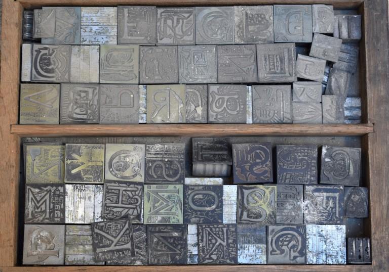 El tesoro de los depósitos subterráneos y de la biblioteca del Convento de San Salvador: Nuestro proyecto llamado “Libros puentes de paz”, nos lleva a descubrir inedita prensas para imprenta, tipos de imprenta hechos de metal y el primer libro en árabe impreso en Palestina por los frailes franciscanos