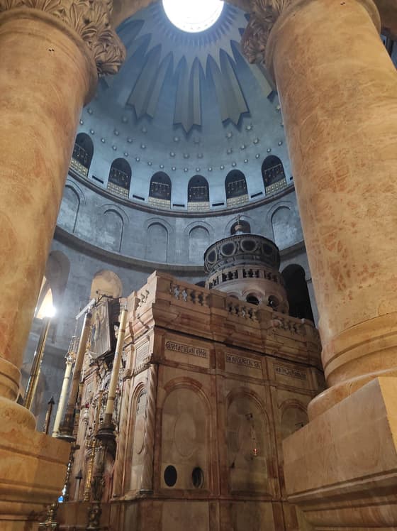 Los misterios del Santo Sepulcro: calaveras, templos paganos y sellos.