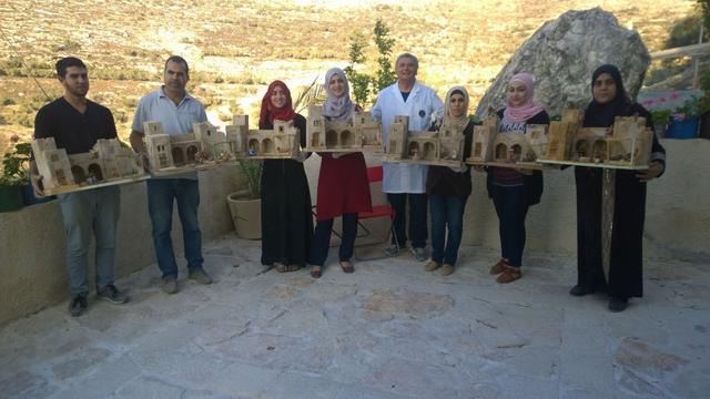 Construire crèches dans la terre de Jésus