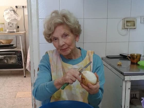 Ottant’anni e tanta voglia di bene. Storia di Roberta, volontaria in Terra Santa