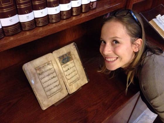 Elisabetta, la biblioteca de los franciscanos, el Servicio Civil, y una escuela de vida llamada Jerusalén
