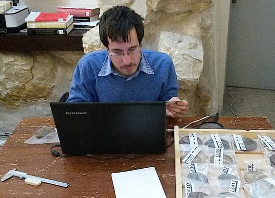 Jacopo und die Medaillen aus der Sammlung Piccirillo: Die Erzählung eines Praktikanten in Archäologie in Jerusalem