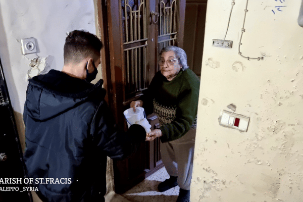 Aleppo's canteen - old woman