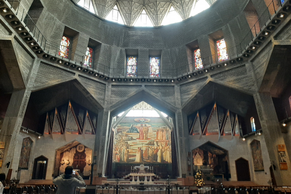 Intérieur de la basilique de Nazareth