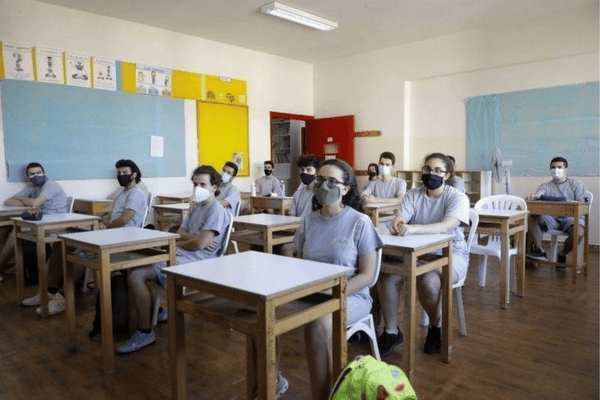 Libano scuole - banchi