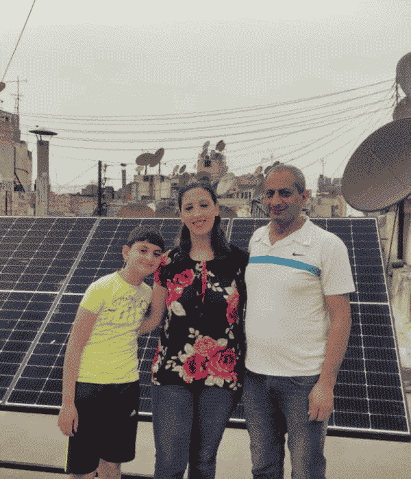 familles de panneaux solaires en Syrie