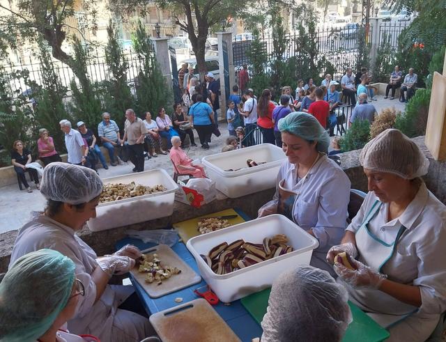 One thousand two hundred meals a day. Aleppo and the food emergency